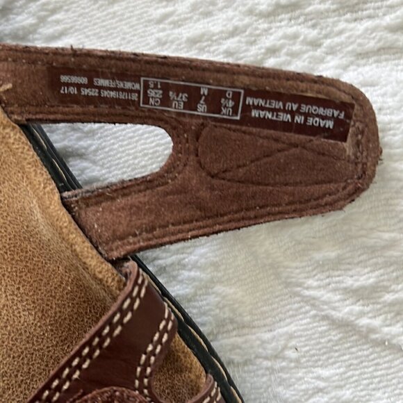 Clarks Excellent Condition comfortable and stylish brown, leather sandals. Size… - Picture 4 of 4